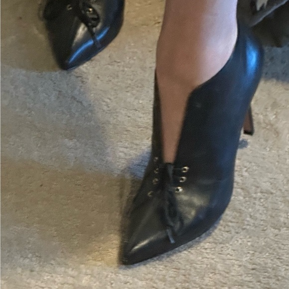Elegant Black Women's Shoe - Picture 2 of 7